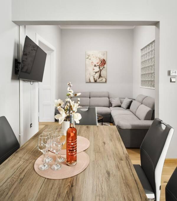 City Twenty 2Bdr Apartment By Irundo Zagreb Exterior photo
